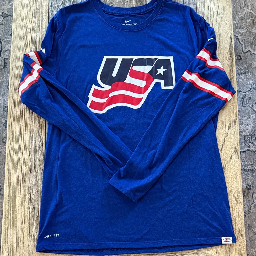 Nike Men's Blue USA Graphic Long Sleeve Tee